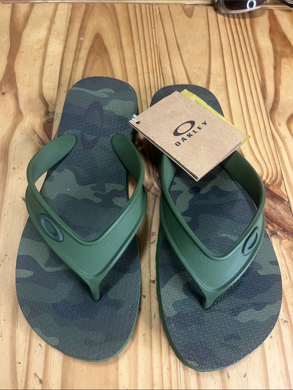Oakley Wave Point 2.0 Camouflage Flip Flops - Picture 3 of 5